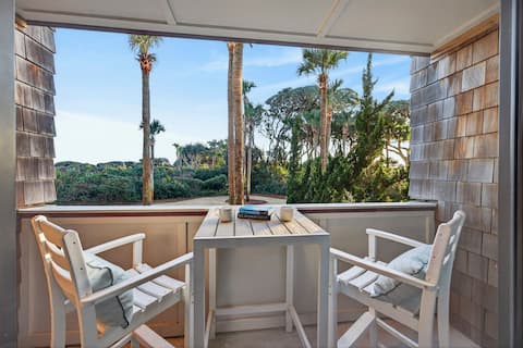 Beachfront 2Bd Villa: Steps to Beach & Short Stays