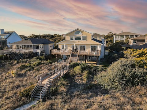 Lighthouse by AvantStay | Beachfront Paradise