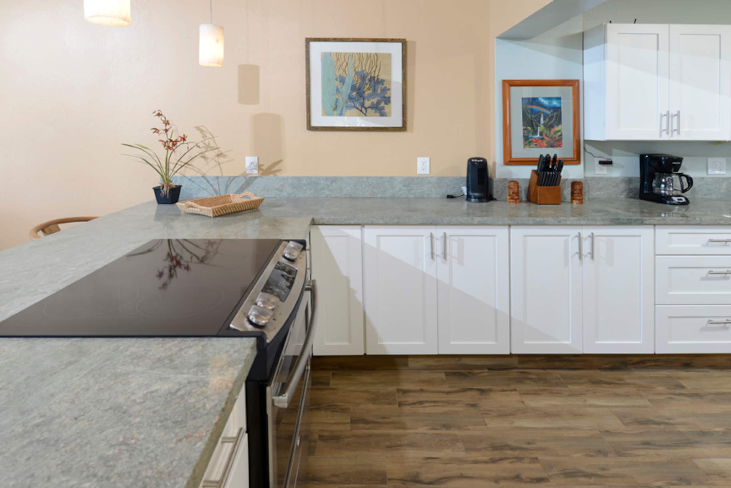 Condo in Lahaina · ★5.0 · 2 bedrooms · 2 beds · 2 private baths - Image 5