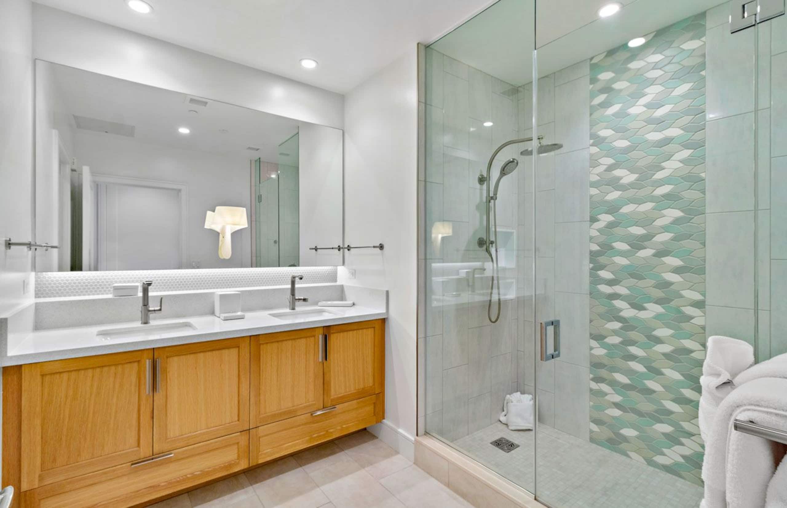 Condo in Lahaina · ★4.4 · 6 bedrooms · 7 beds · 6 shared baths - Image 14