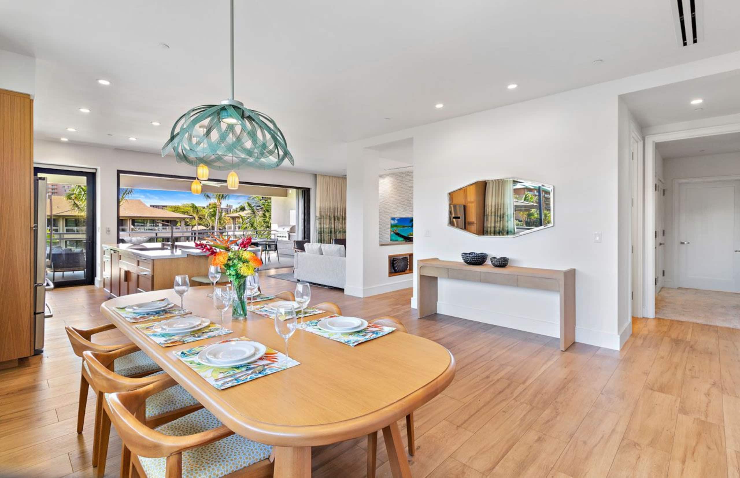 Condo in Lahaina · ★4.4 · 6 bedrooms · 7 beds · 6 shared baths - Image 26
