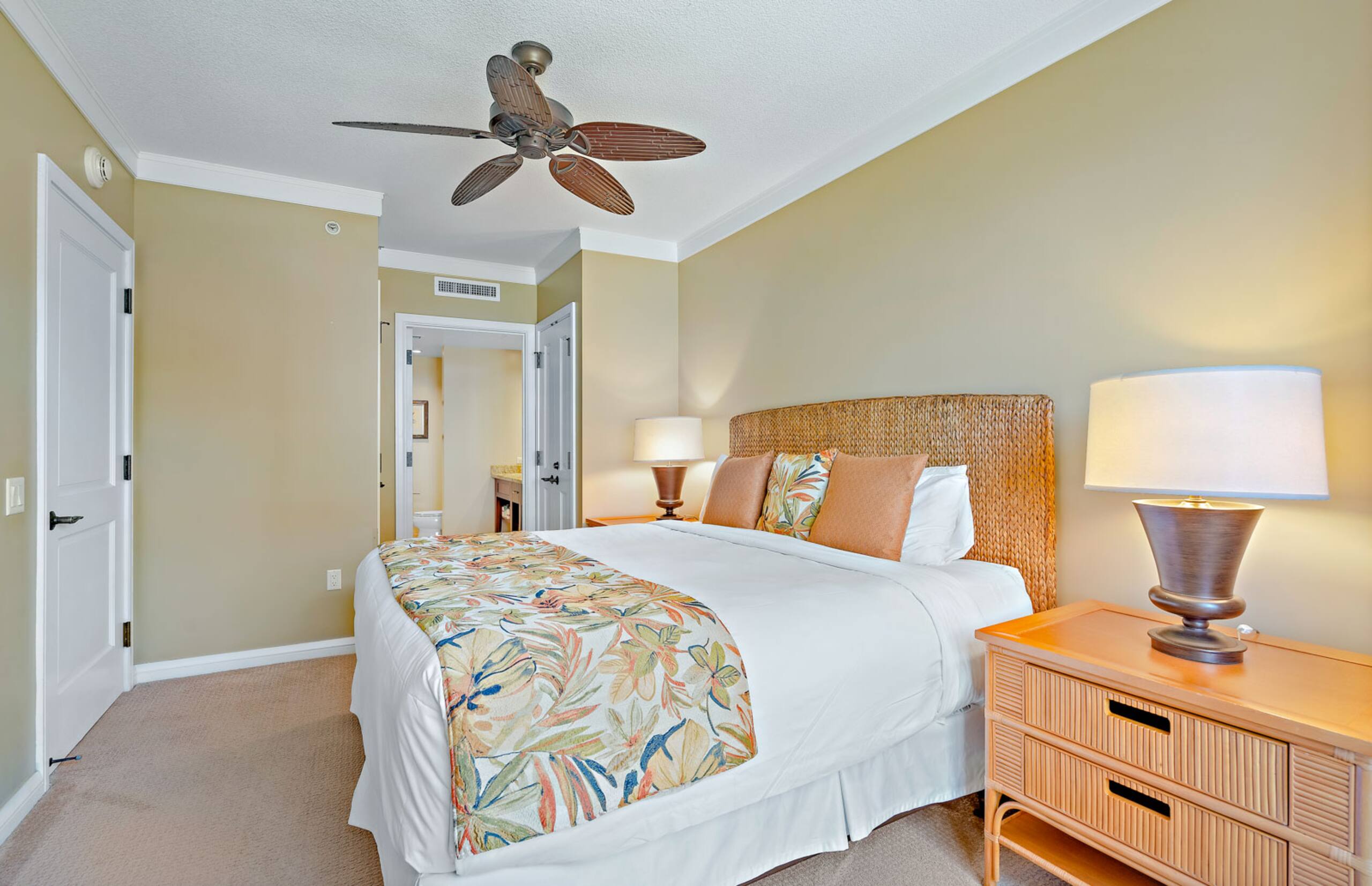 Condo in Lahaina · ★5.0 · 4 bedrooms · 5 beds · 4 baths - Image 34