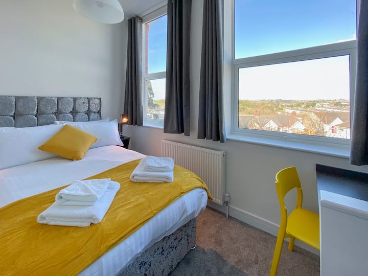 2 Bed Apartment Close To Station And City Centre - Plymouth