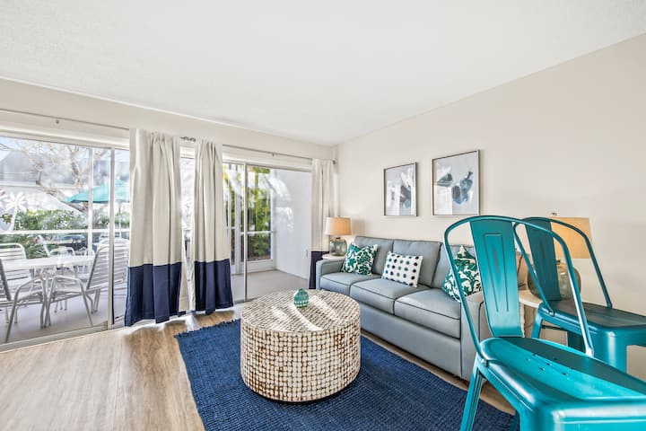 Beautiful 1 Bedroom Condo With Beach Facing Balcony And Pool! - Holmes Beach, FL