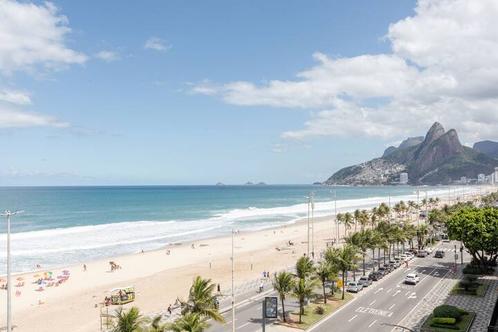 Rio046 – Luxurious beachfront apartment in Ipanema