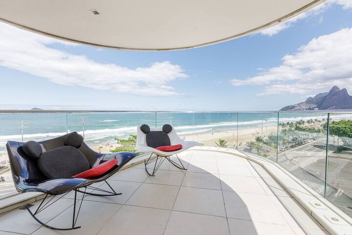 Rio046 – Luxurious beachfront apartment in Ipanema gallery image 3