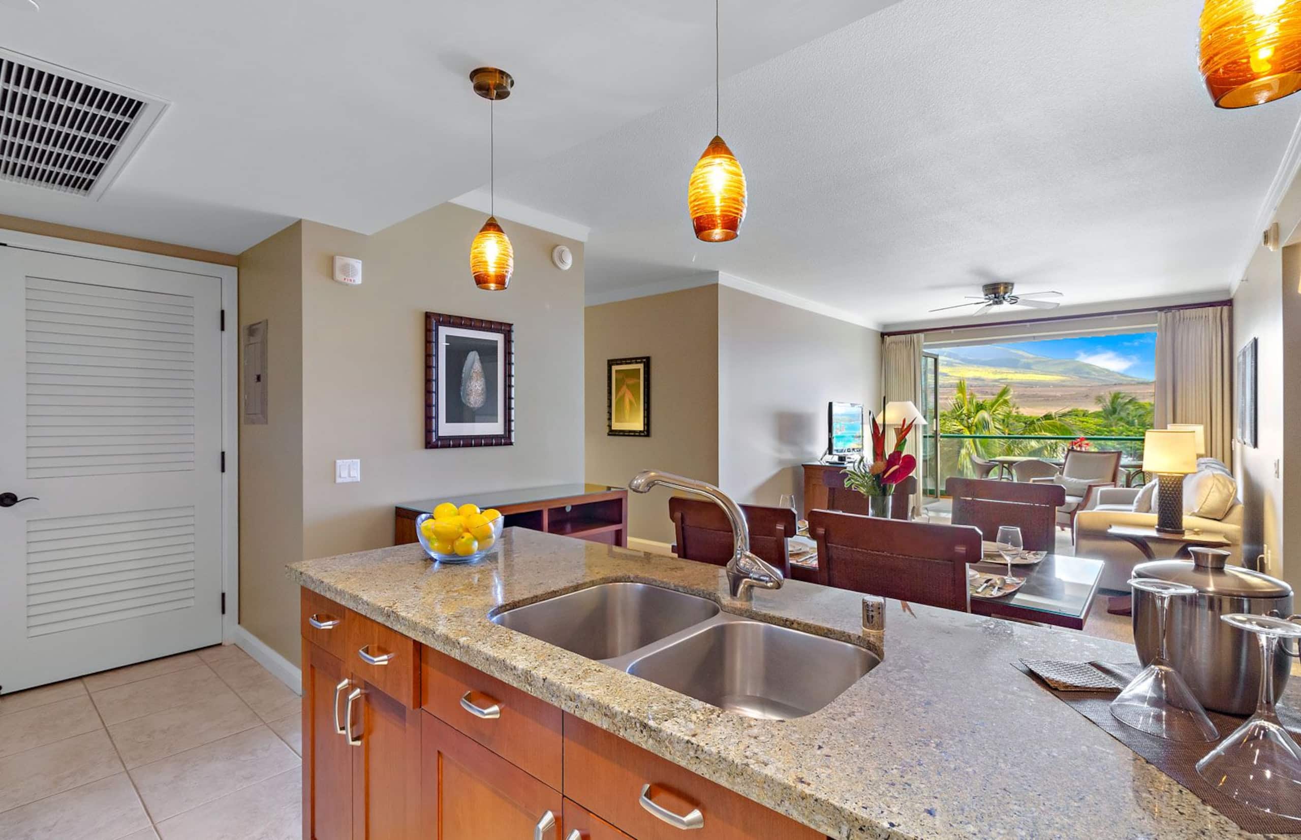 Condo in Lahaina · ★4.4 · 3 bedrooms · 7 beds · 3 shared baths - Image 28