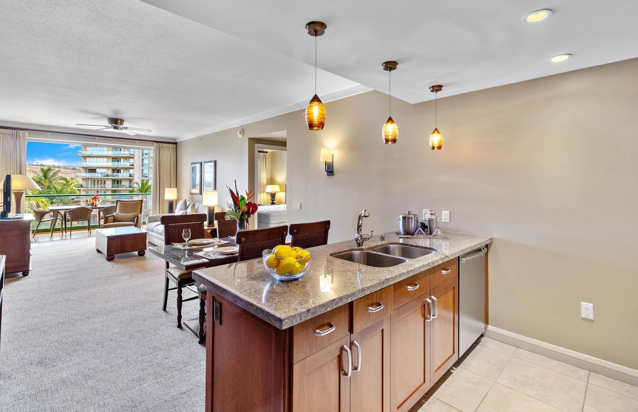 Condo in Lahaina · ★4.4 · 3 bedrooms · 7 beds · 3 shared baths - Image 25