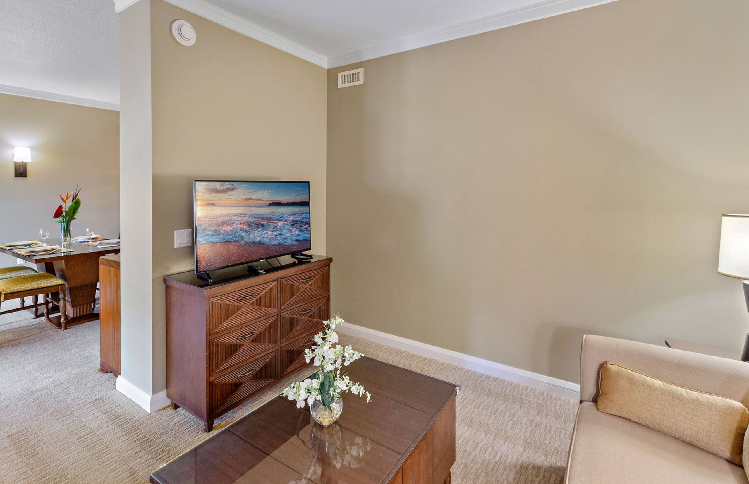 Condo in Lahaina · ★4.4 · 3 bedrooms · 7 beds · 3 shared baths - Image 33