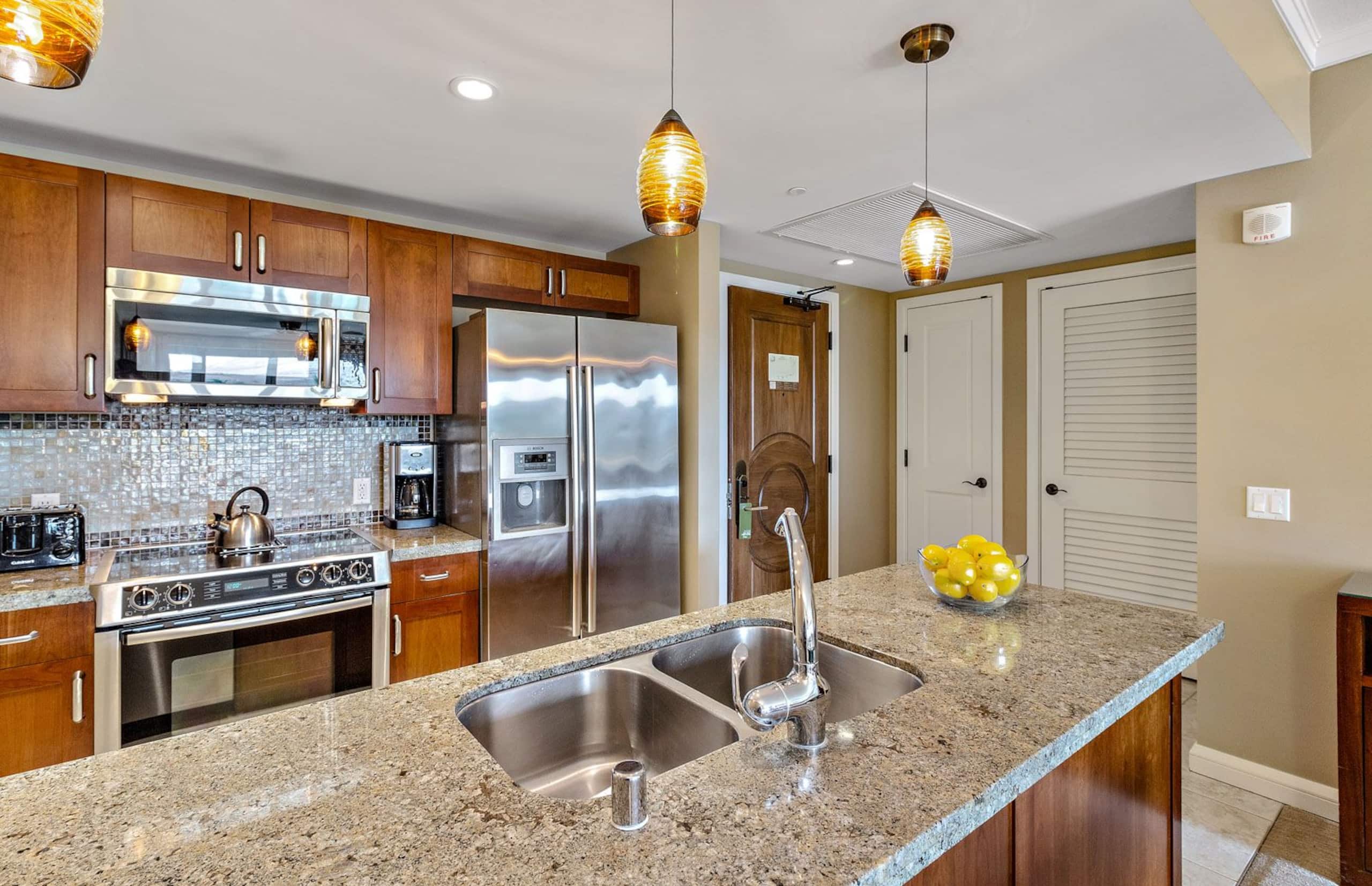 Condo in Lahaina · ★4.4 · 3 bedrooms · 7 beds · 3 shared baths - Image 26