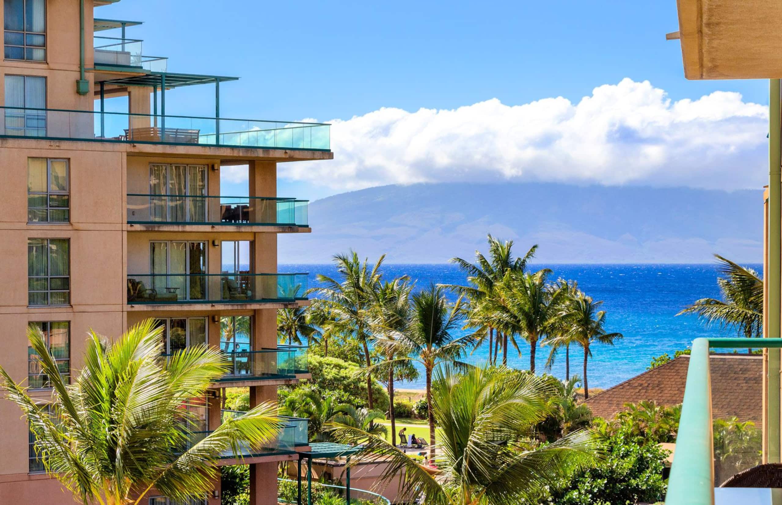 Condo in Lahaina · ★4.4 · 3 bedrooms · 7 beds · 3 shared baths - Image 21