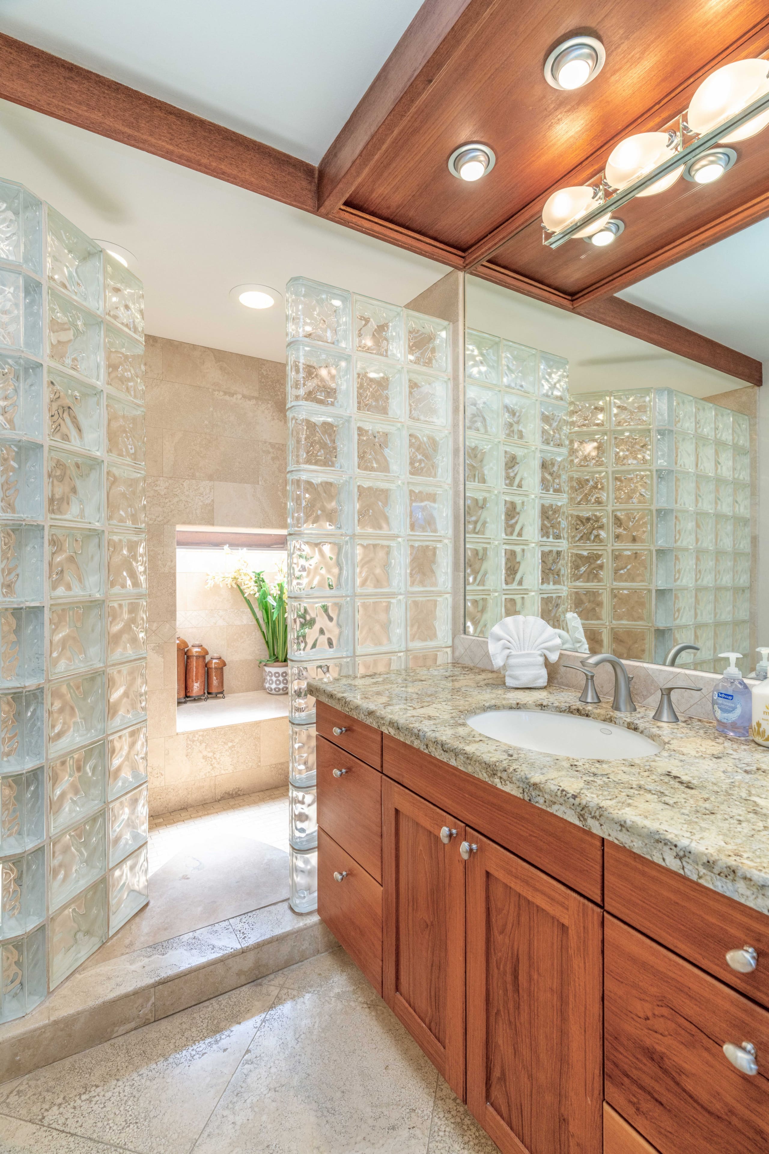 Condo in Waimea · ★5.0 · 2 bedrooms · 3 beds · 2.5 baths - Image 18