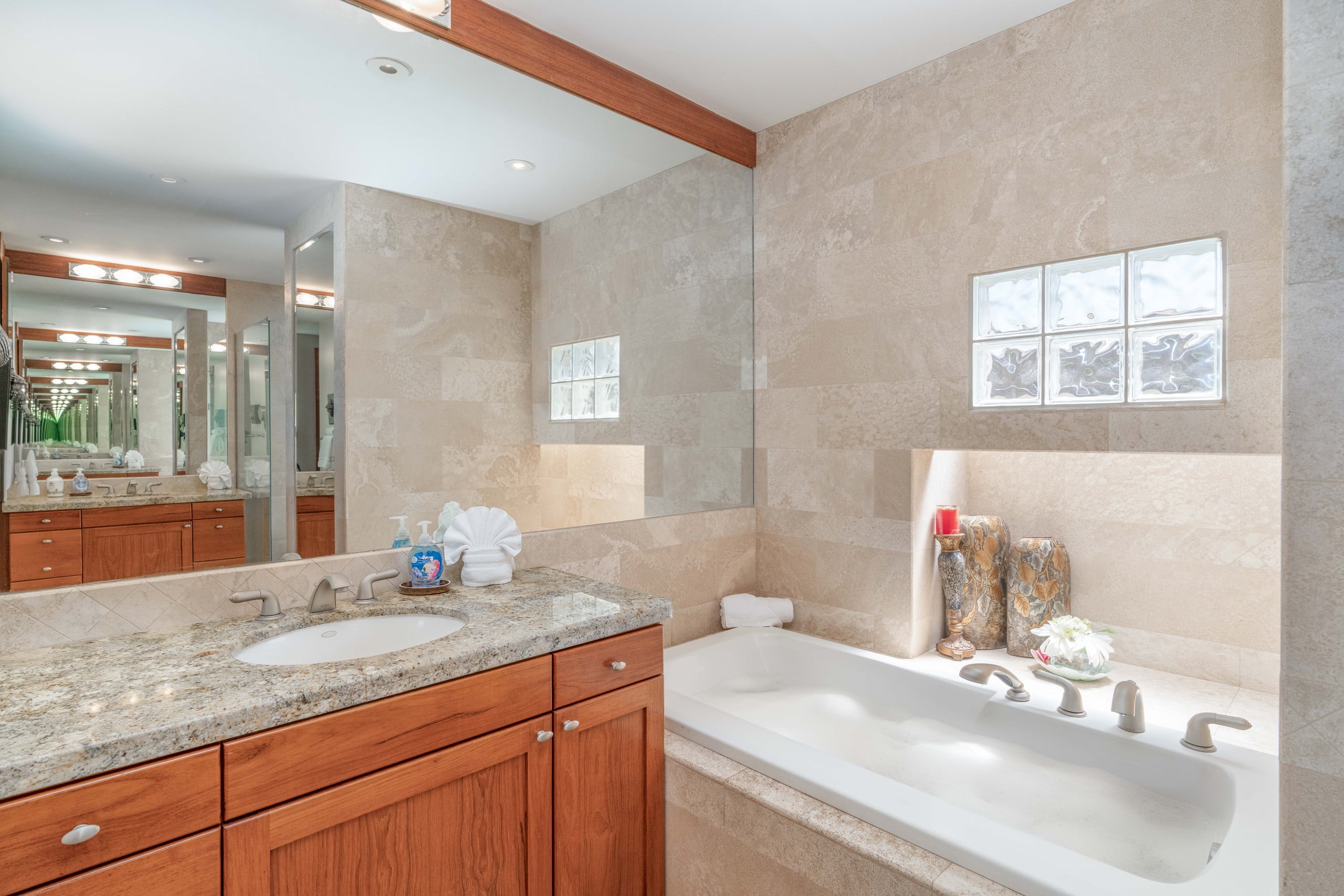 Condo in Waimea · ★5.0 · 2 bedrooms · 3 beds · 2.5 baths - Image 17