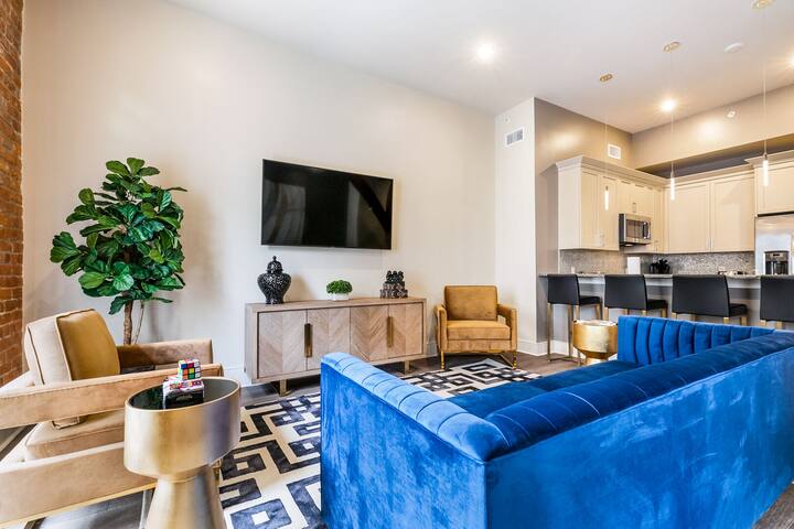 4B/4B Large Conjoined Home w/ Balconies – The Oak gallery image 3