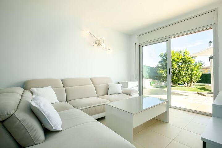 calçada -apartment with private pool in figueres. gallery image 3