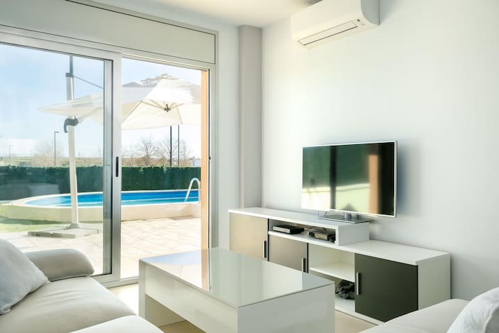 calçada -apartment with private pool in figueres.