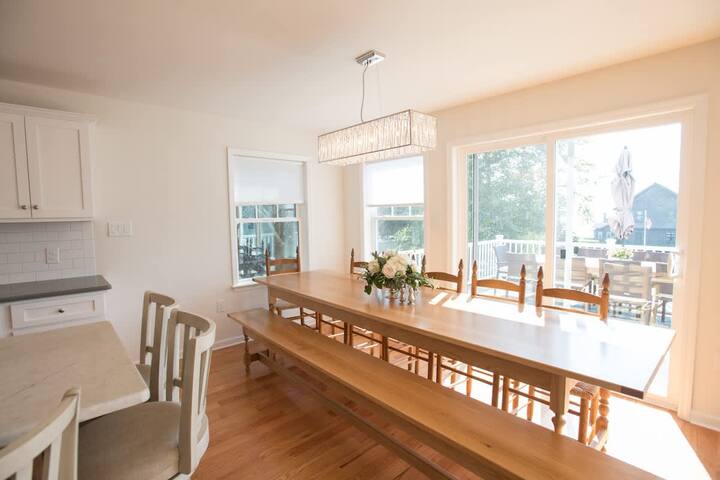 Double lot walk to beach 5 bed 7 bath, large yard gallery image 3