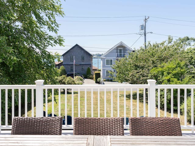 Double lot walk to beach 5 bed 7 bath, large yard gallery image 2