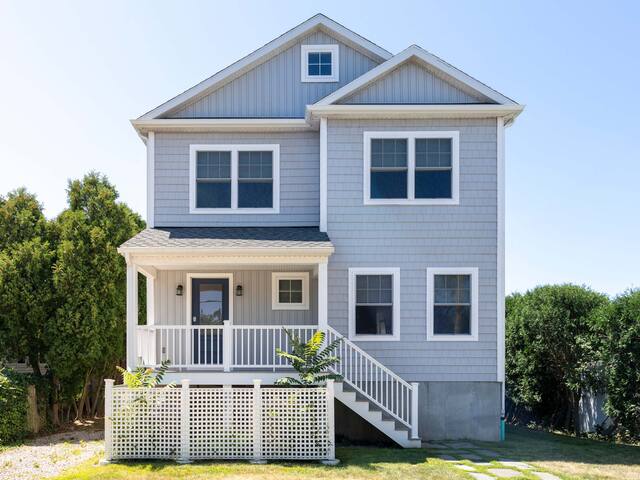 Double lot walk to beach 5 bed 7 bath, large yard gallery image 5