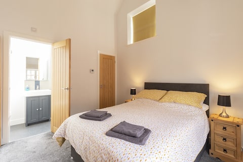 The Olde Coach House - Cottage with Hot Tub