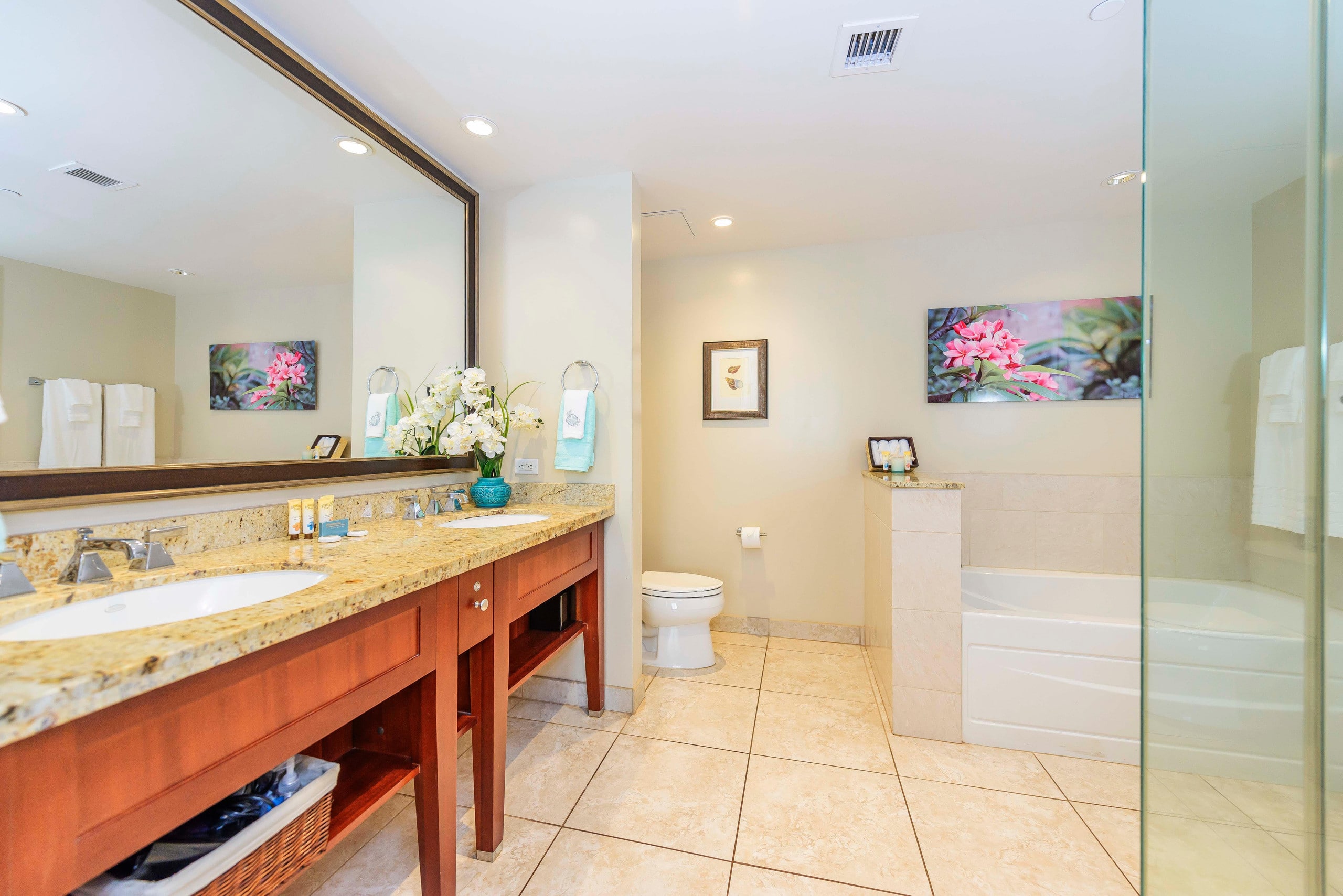 Condo in Lahaina · ★4.82 · 1 bedroom · 2 beds · 1 bath - Image 15