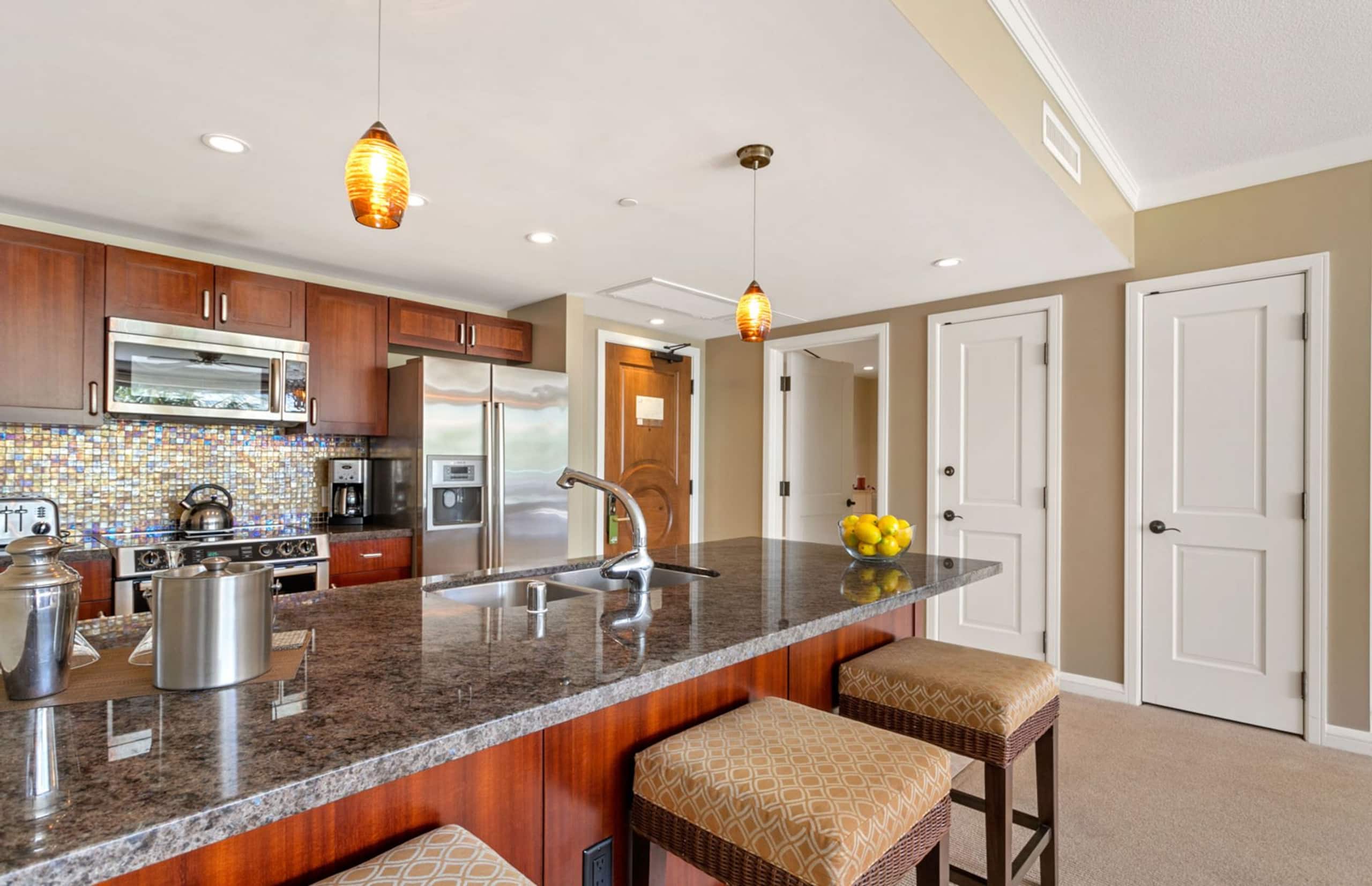 Condo in Lahaina · ★4.9 · 2 bedrooms · 4 beds · 2 shared baths - Image 12