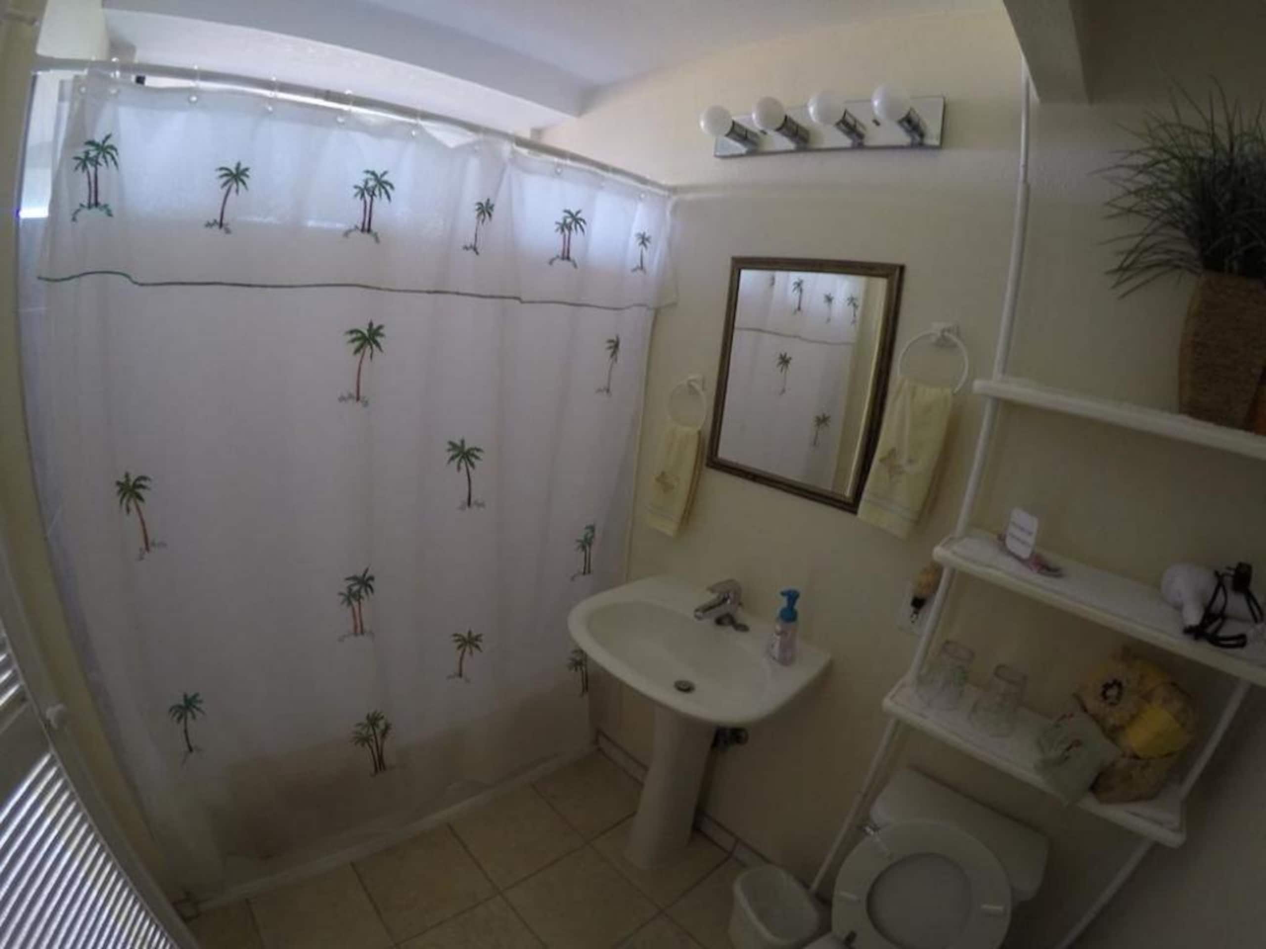 Hibiscus Suite @ Hale-Hoola B & B - Photo 2
