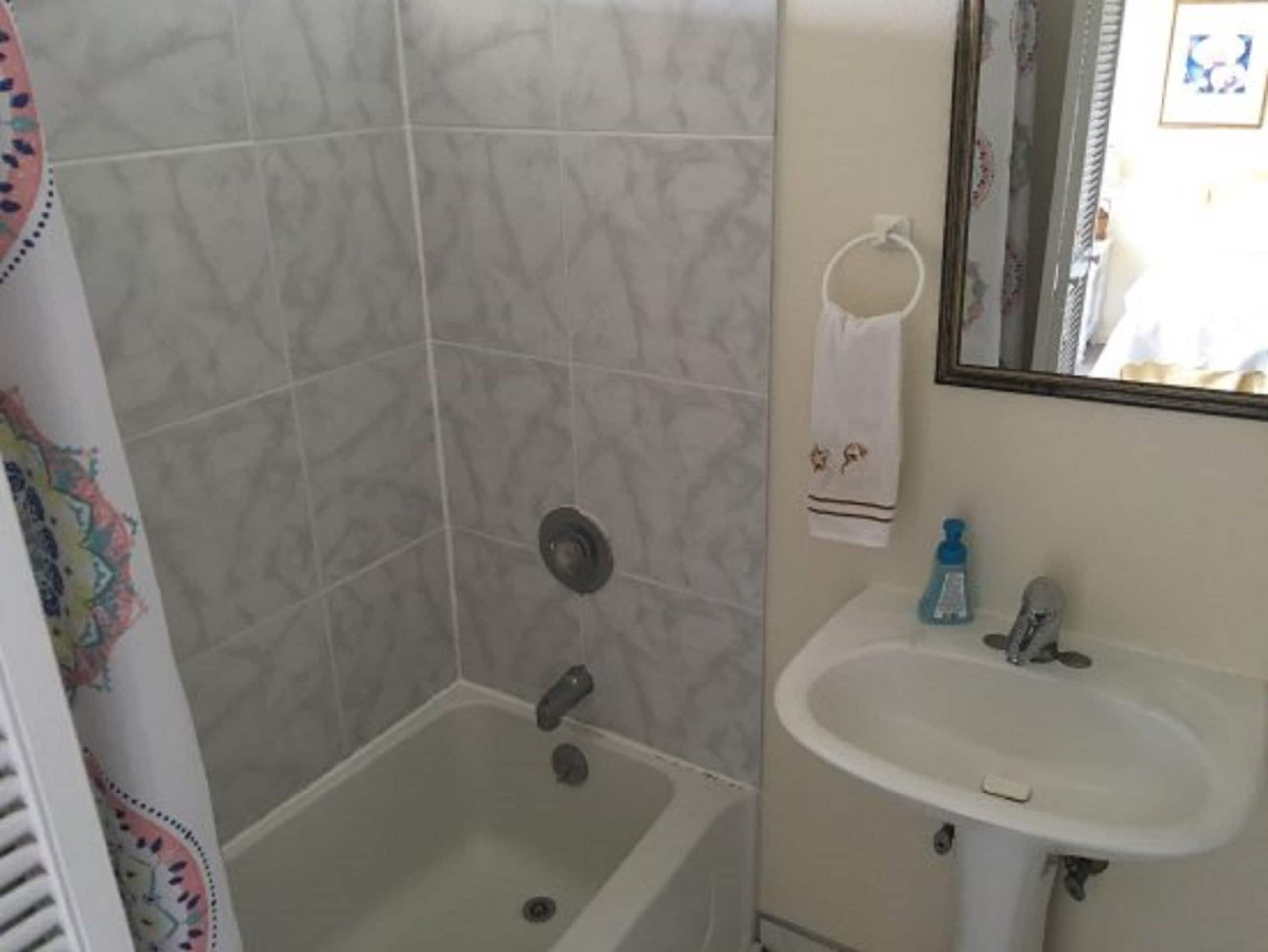 Hibiscus Suite @ Hale-Hoola B & B - Photo 12