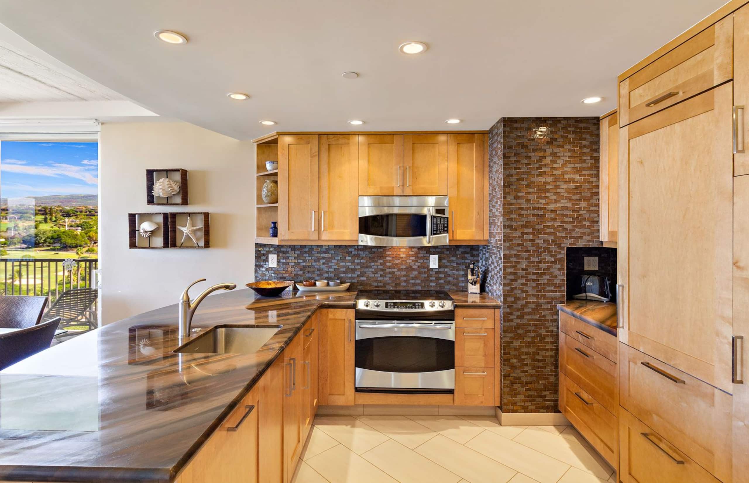 Condo in Lahaina · ★4.7 · 1 bedroom · 2 beds · 2 baths - Image 10
