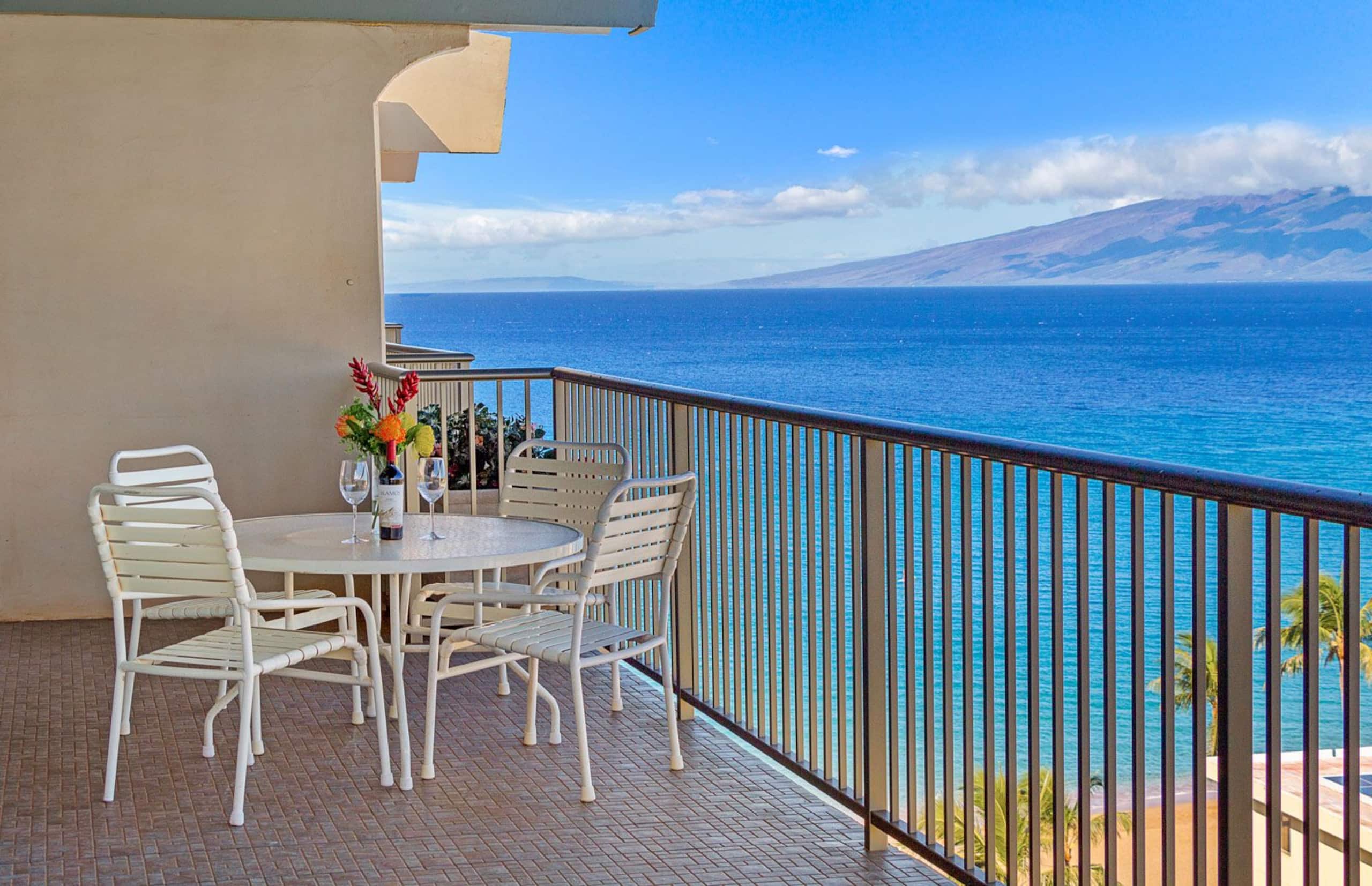 Condo in Lahaina · ★4.7 · 1 bedroom · 2 beds · 2 baths - Image 2