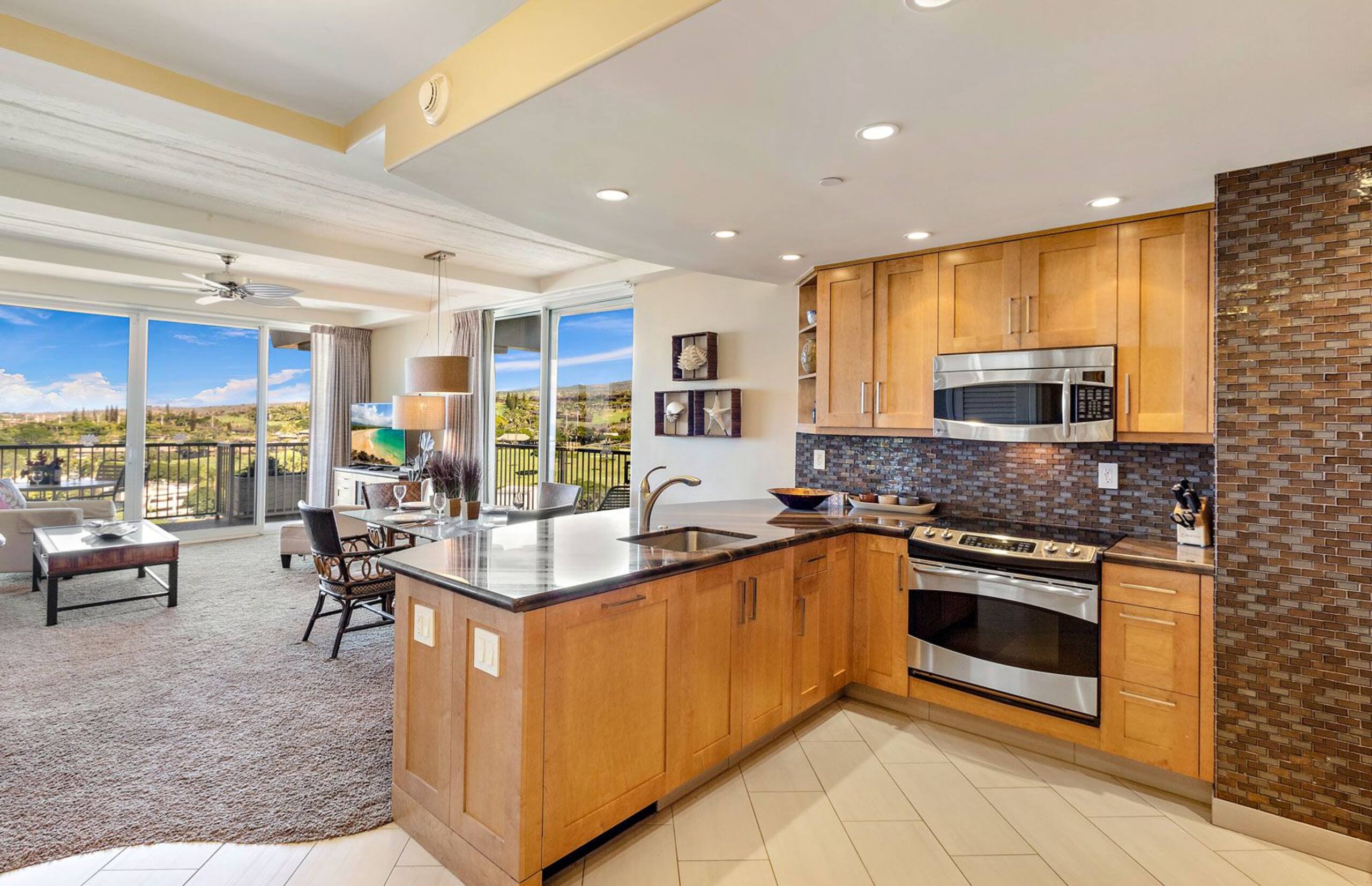 Condo in Lahaina · ★4.7 · 1 bedroom · 2 beds · 2 baths - Image 5