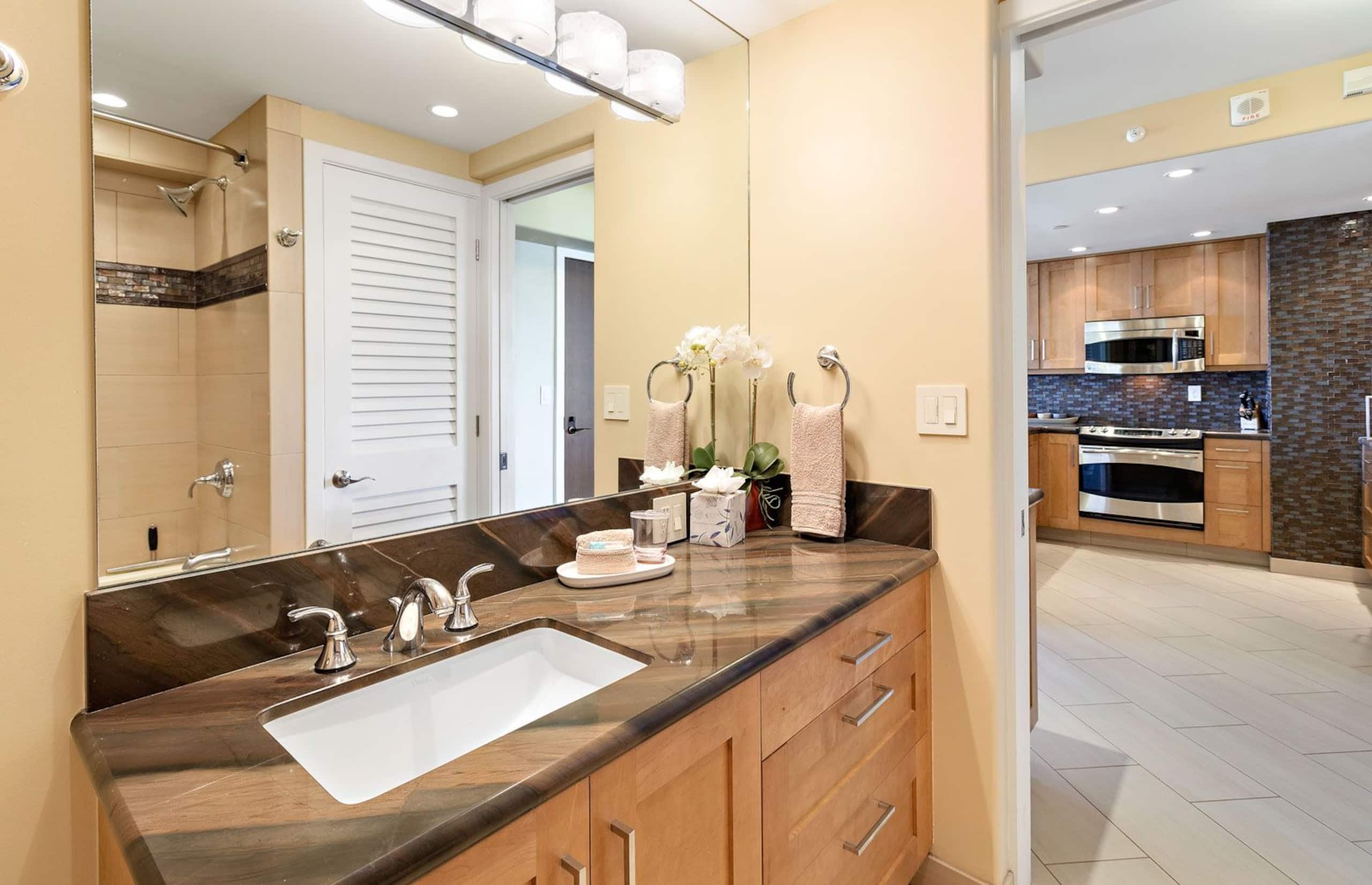 Condo in Lahaina · ★4.7 · 1 bedroom · 2 beds · 2 baths - Image 21