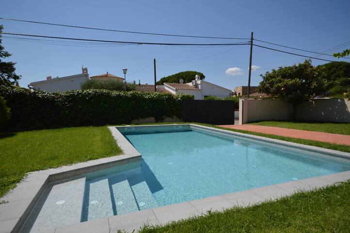 Besalu 30 gallery image 4