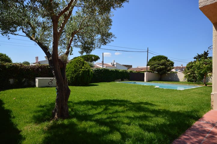 Besalu 30 gallery image 5