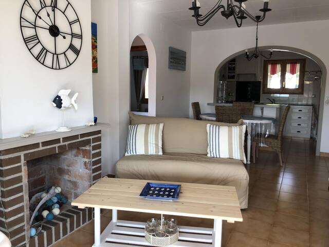 House Besalu 8 – A/C, private pool, barbacue, WiFi gallery image 4