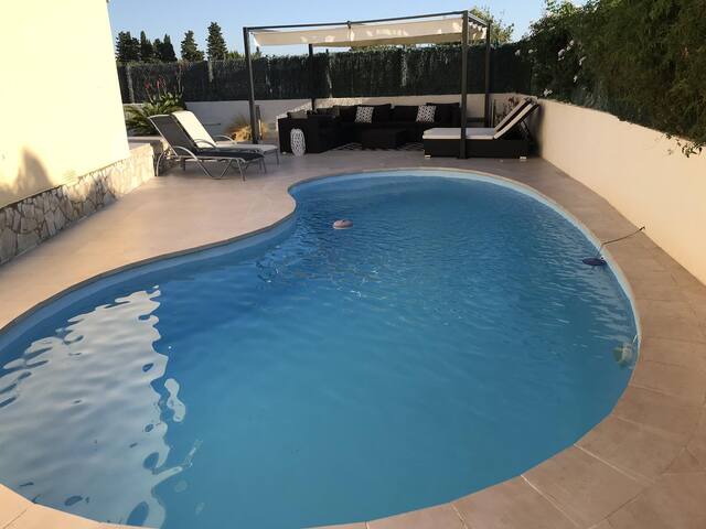 House Besalu 8 – A/C, private pool, barbacue, WiFi gallery image 2