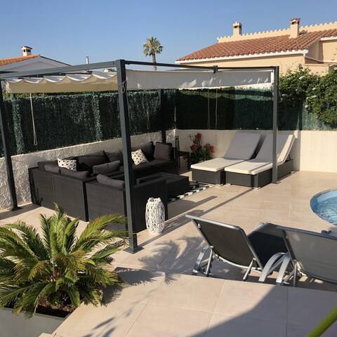 House Besalu 8 – A/C, private pool, barbacue, WiFi