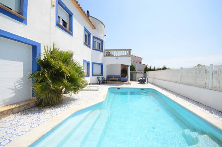 House Les Eiguades – private pool, garden, air con