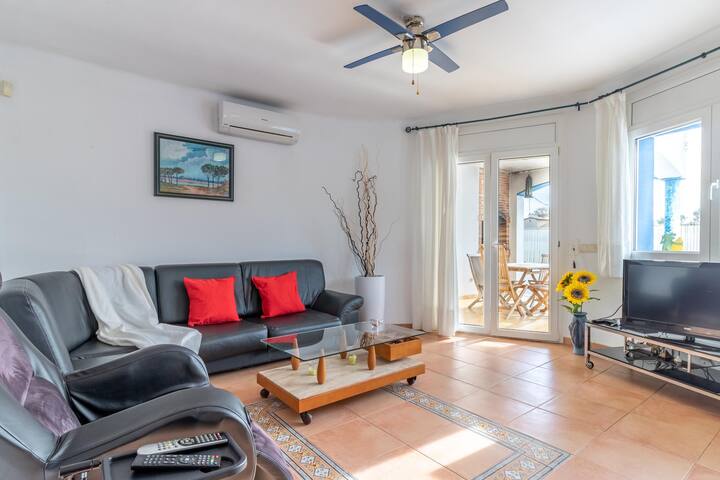 House Les Eiguades – private pool, garden, air con gallery image 3