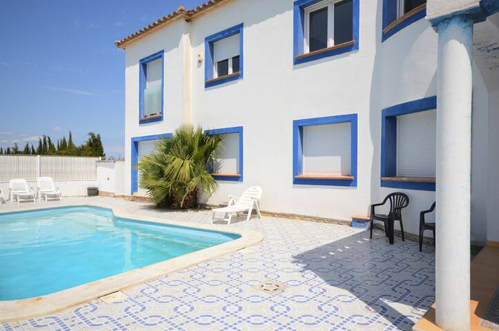 House Les Eiguades – private pool, garden, air con gallery image 2
