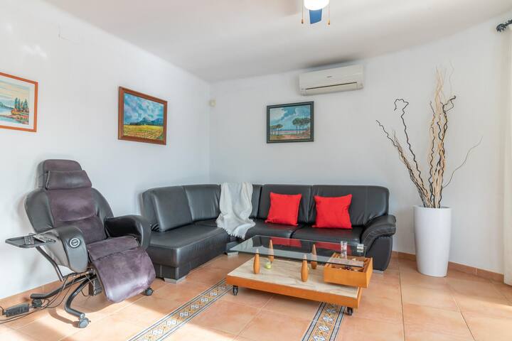 House Les Eiguades – private pool, garden, air con gallery image 5