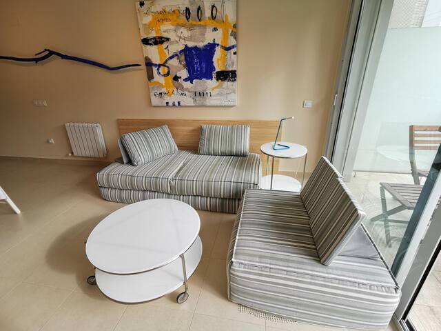 Llança Apt. Centre Port gallery image 3