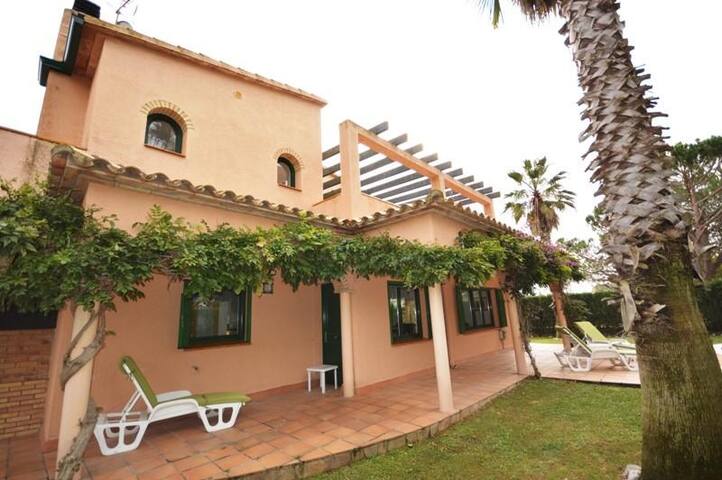 Casa Nautic 1 – A/C, wifi, private pool, barbecue, gallery image 2