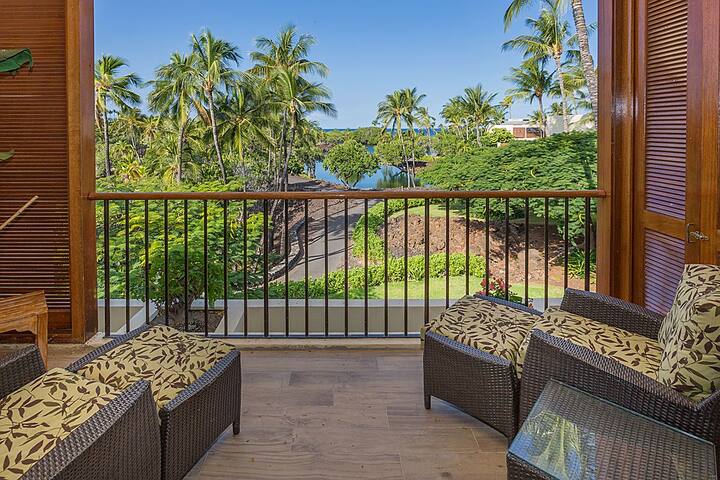 Top-Floor breathtaking views, close to beach!