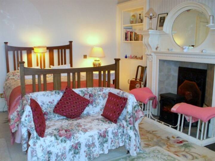 Double Shared Bathroom at Carlton Seamill B&B Bed and breakfasts for