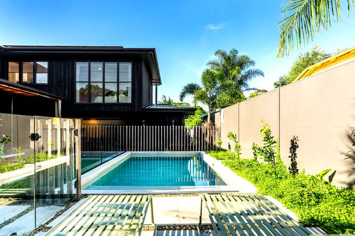 Barefoot Bay Villa gallery image 3