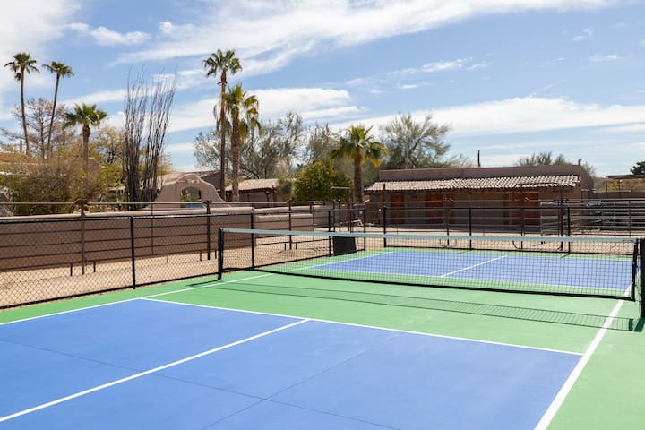 Luxury 5BR: Pickleball, Heated Pool, Near Golf - Scottsdale