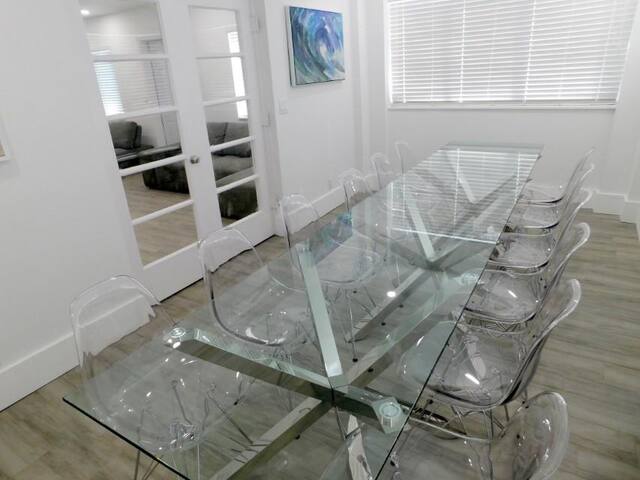 Beach Central 7/5 – 22 Guests – 1/2 block to beach gallery image 4