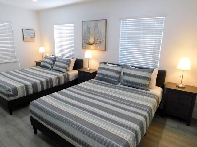 Beach Central 7/5 – 22 Guests – 1/2 block to beach gallery image 5