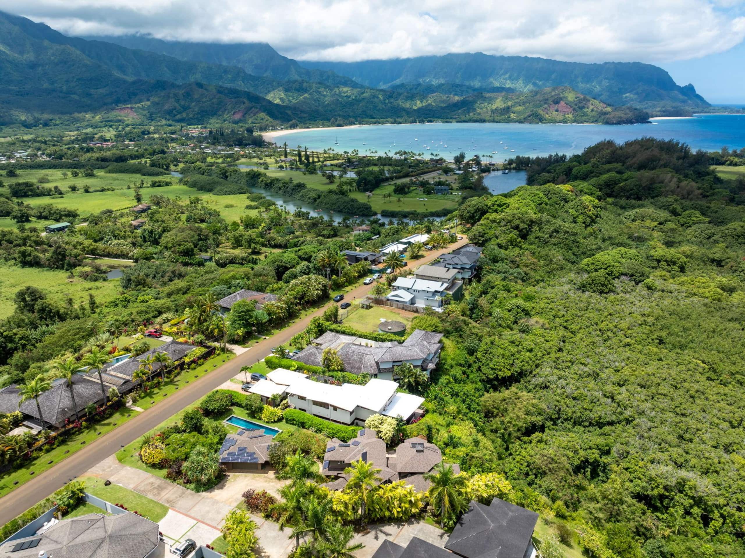 Home in Princeville · ★4.6 · 3 bedrooms · 4 beds · 2.5 baths - Image 42
